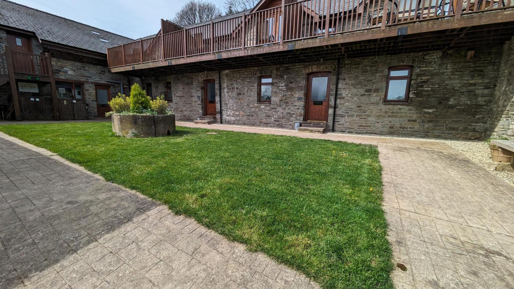 Vale Farm Cottages Brecon Exterior foto