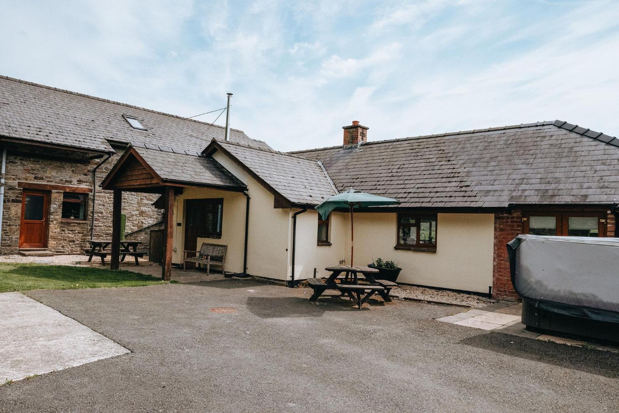 Vale Farm Cottages Brecon Exterior foto